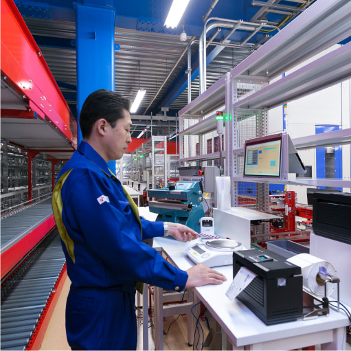 独自の需要予測システムで以上を実現